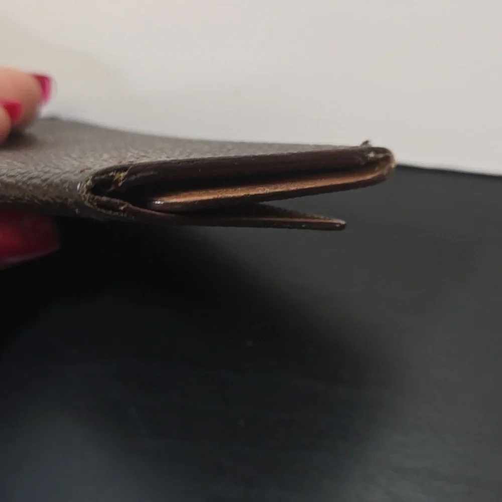 Louis Vuitton Tan Key Holder - Picture 5 of 10